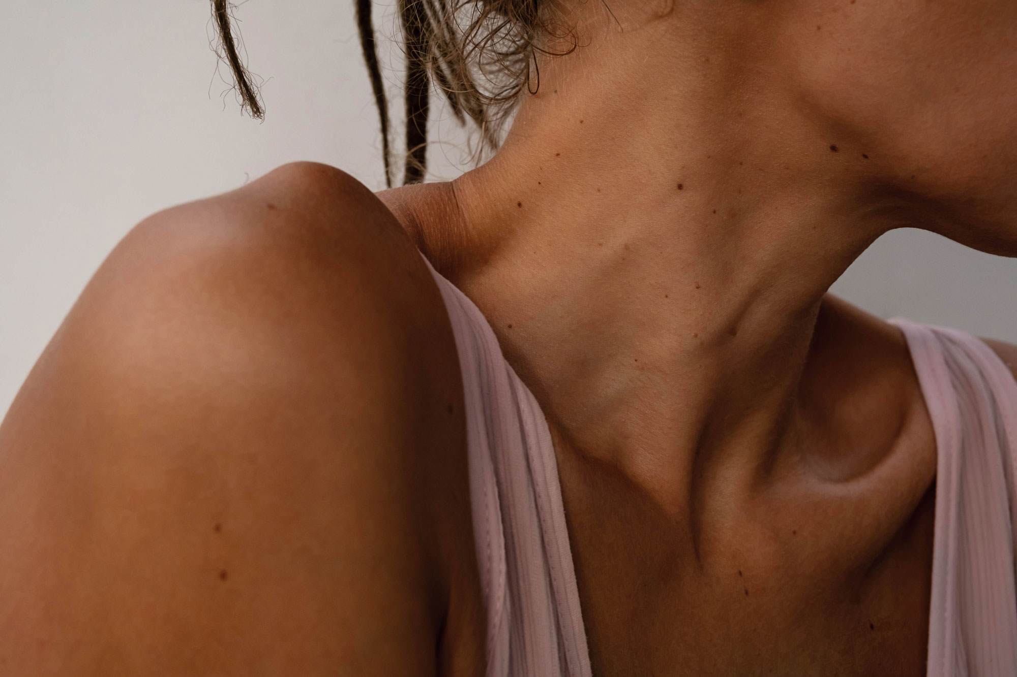 women's collar bones