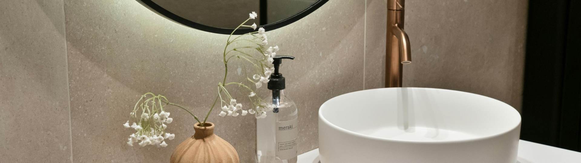 Simplified beauty rituals in bathroom, reflecting the rise of multifunctional products and skinimalism.