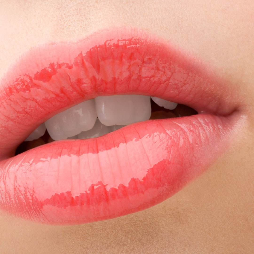 glossy lips