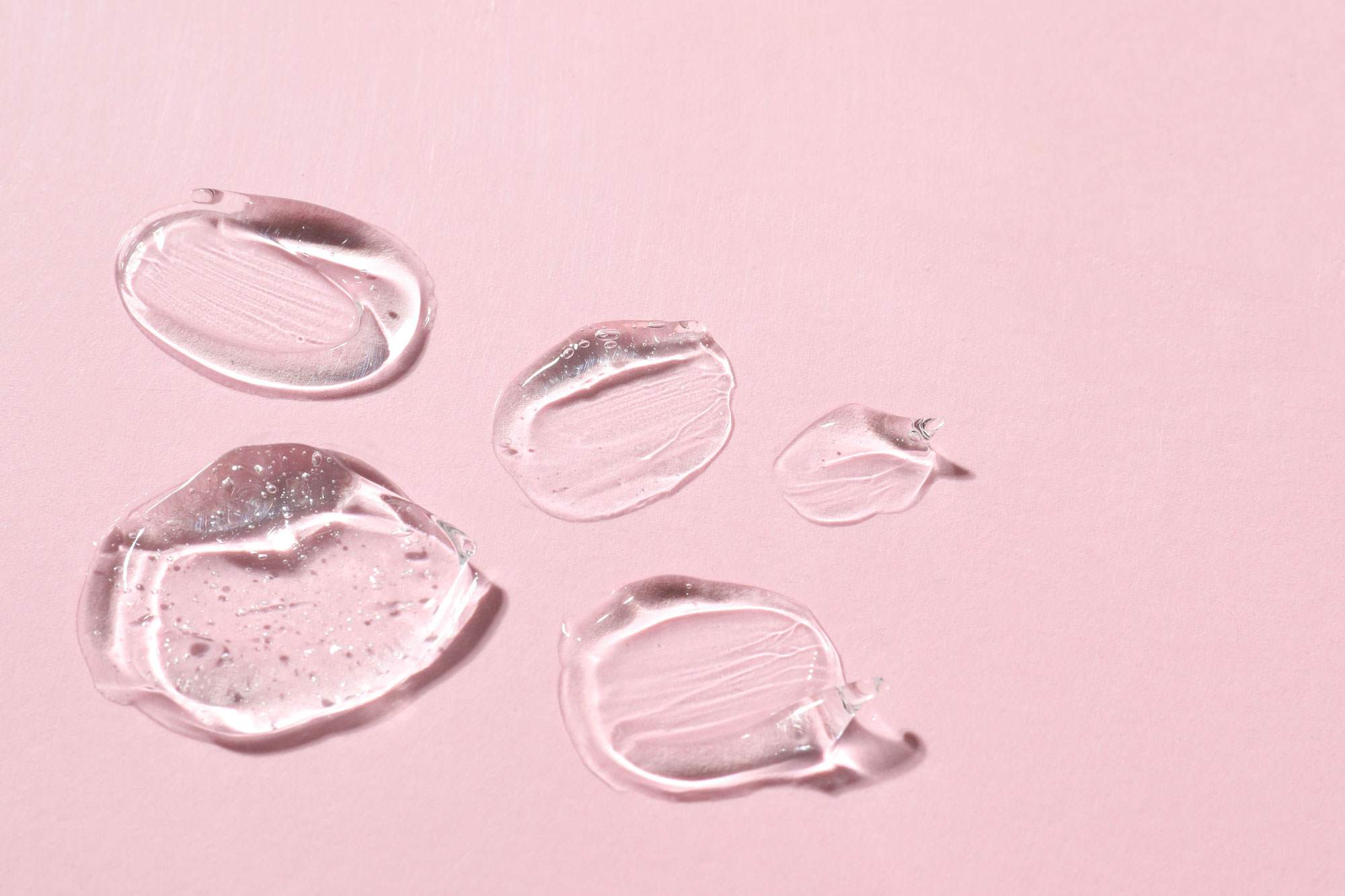 well ageing jelly primer spray jelly blobs on pink background